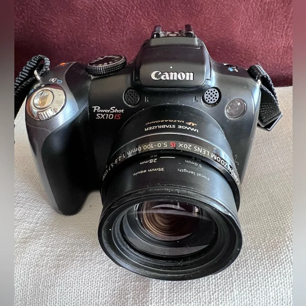 Canon Black Digital Camera with Advanced Zoom and Compact Design w Case